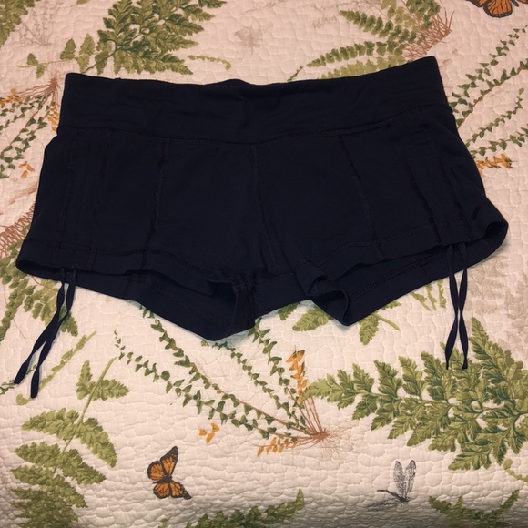 Lu lu lemon women’s Shorts - Picture 7 of 14